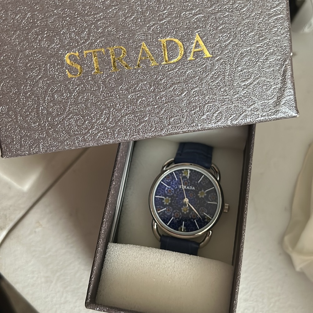 Strada watch - Picture 3 of 3